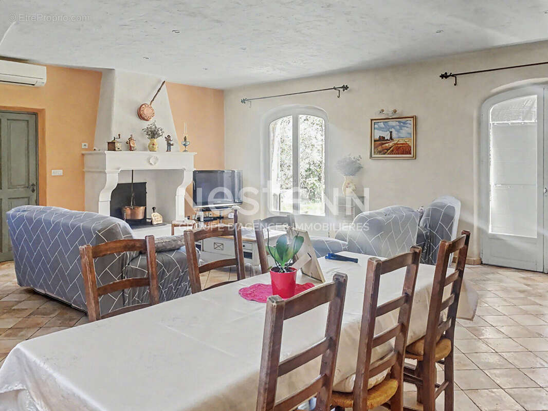 Maison récente de 147 m² avec 3 chambres, garage de 67 m² et terrain de 1 600 m² à Saint-Rémy-de-Provence - photo 5