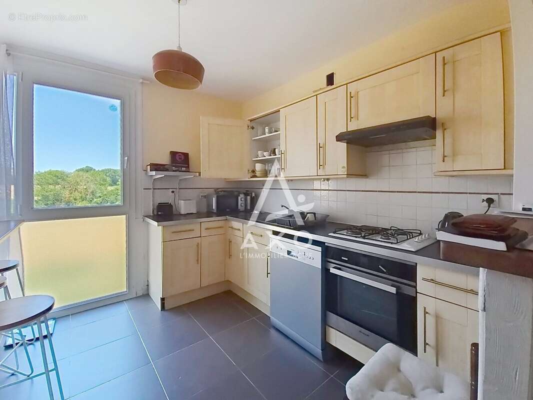 Appartement 4 pièces à vendre à Beauvais  Balcon, cave et vue dégagée - photo 3