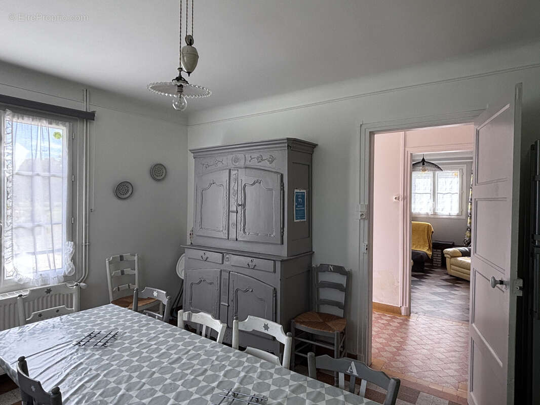 Maison à MONTREUIL-LA-CAMBE