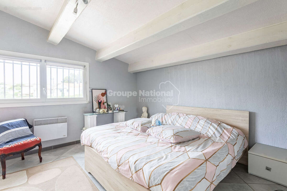 Villa familiale de 220 m² avec piscine et deux garages - photo 8
