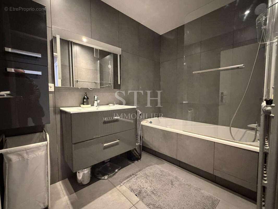 Appartement à PARIS-1E