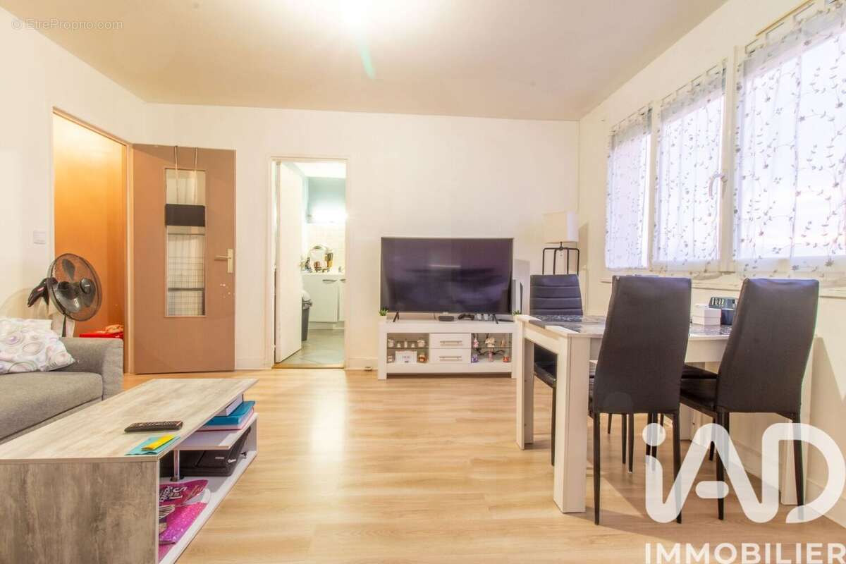 Photo 2 - Appartement à SAINT-JEAN-DE-BRAYE