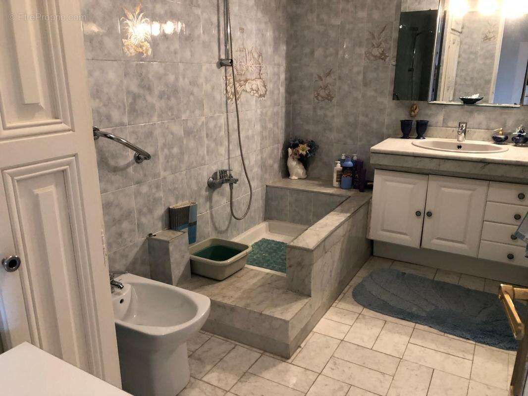 Appartement à SAINT-LAURENT-DU-VAR