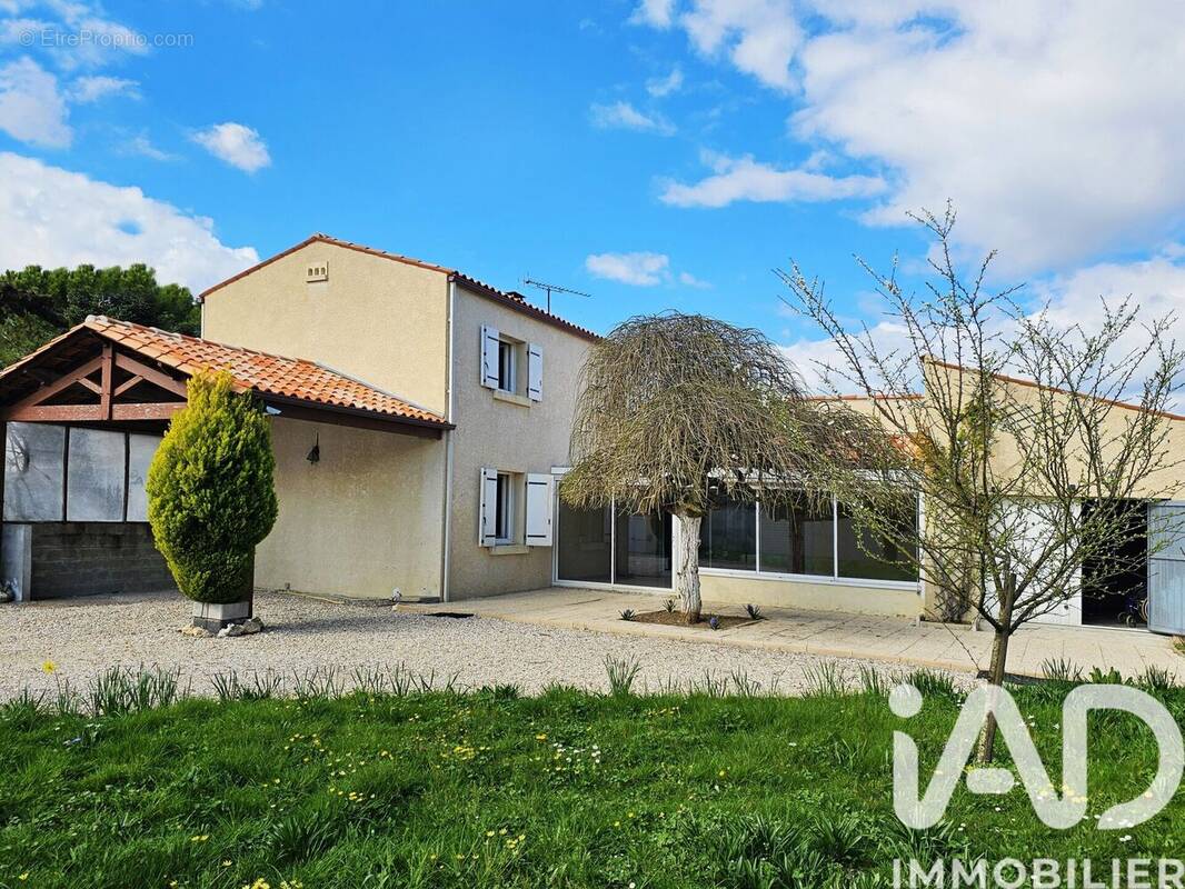 Photo 1 - Maison à CHATEAUBERNARD