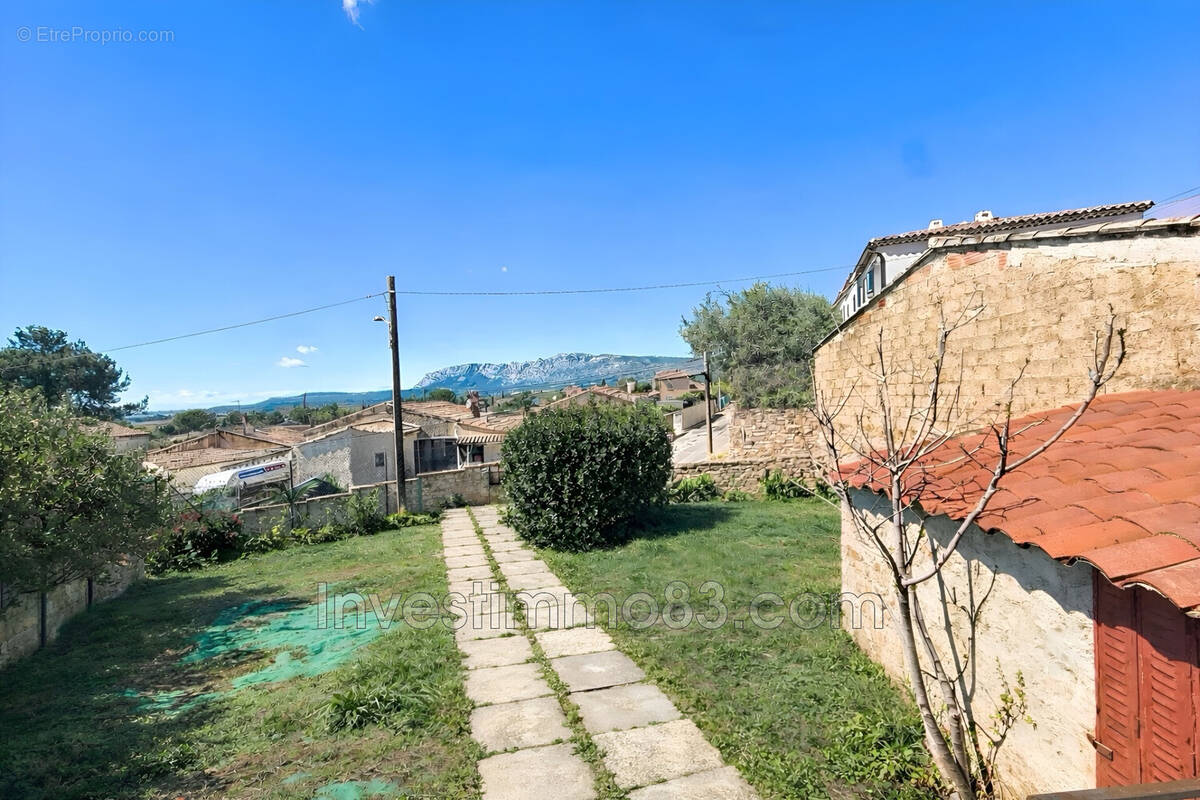 Terrain à POURRIERES