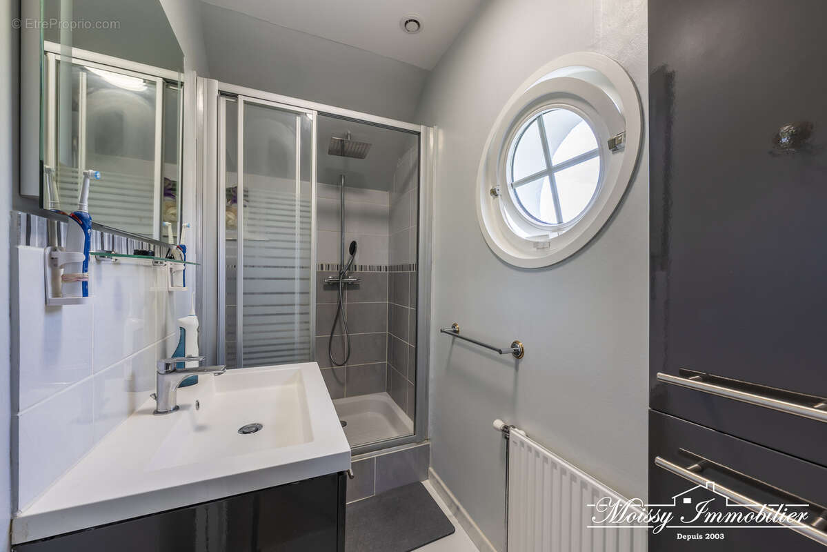 Maison à MOISSY-CRAMAYEL