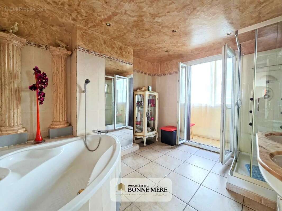 Appartement à MARSEILLE-1E