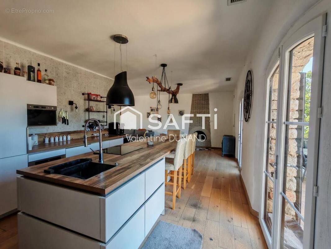 Photo 1 - Maison à LA ROQUEBRUSSANNE