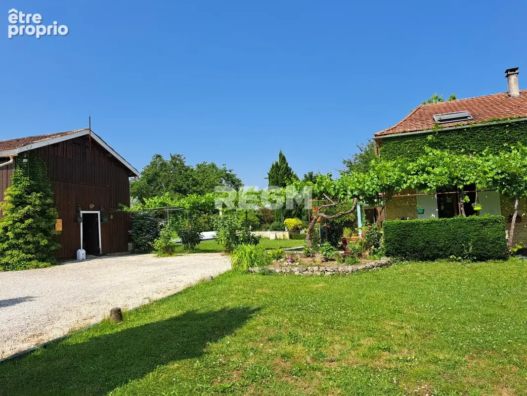 Maison en pierre  5 chambres voire +, à GARDONNE 264 m2 hab - photo 2