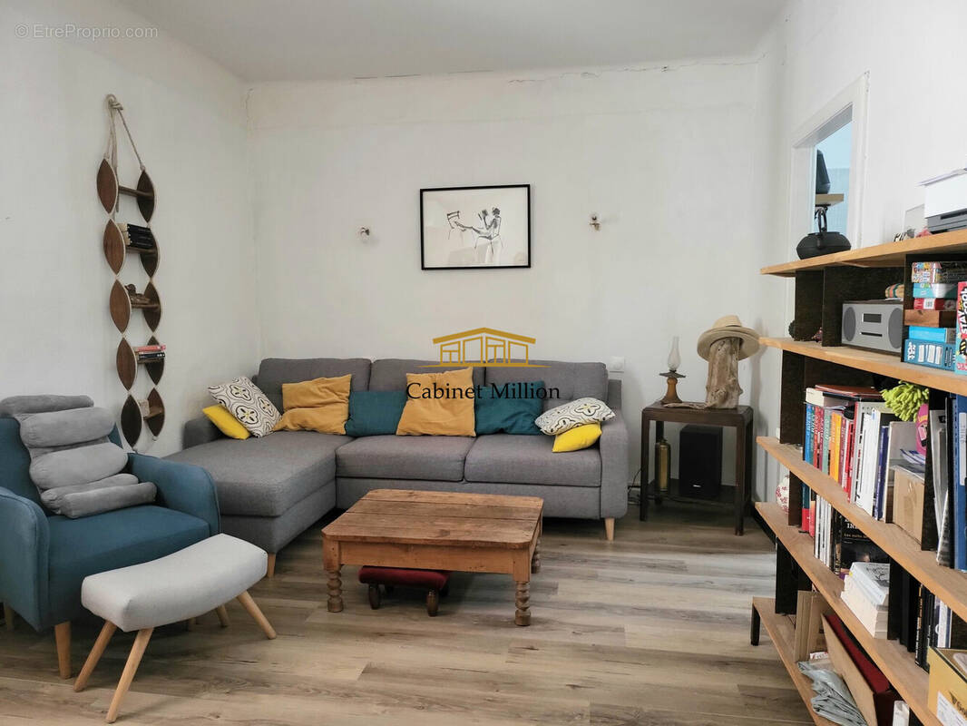 Maison à VIC-LA-GARDIOLE