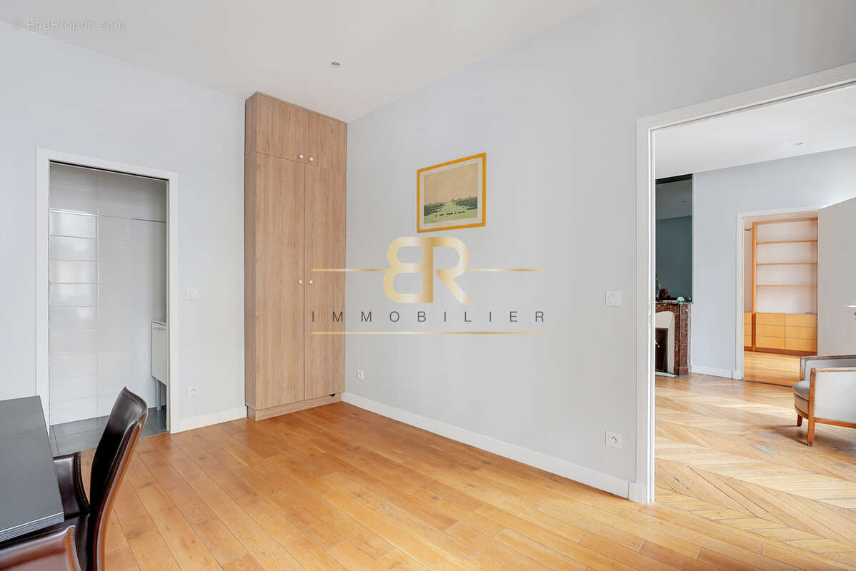 Appartement à PARIS-3E