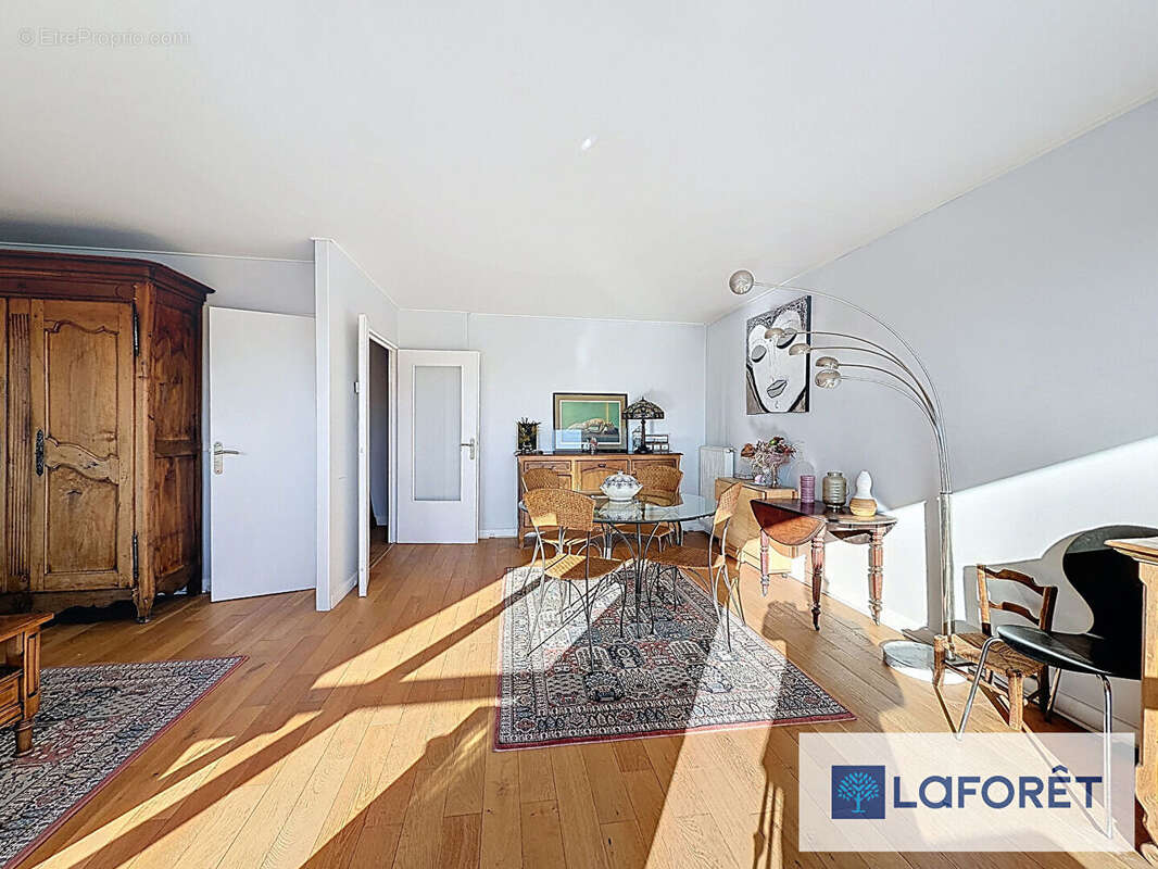 Appartement à LE PLESSIS-TREVISE