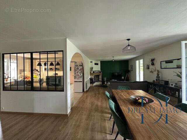 Volumes et luminosité. - Maison à CIVIERES