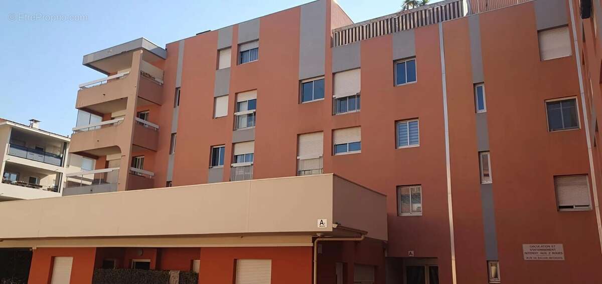 Appartement à VALLAURIS