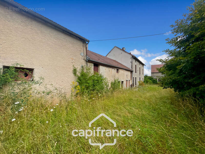 Ensemble immobilier à rénover - photo 2