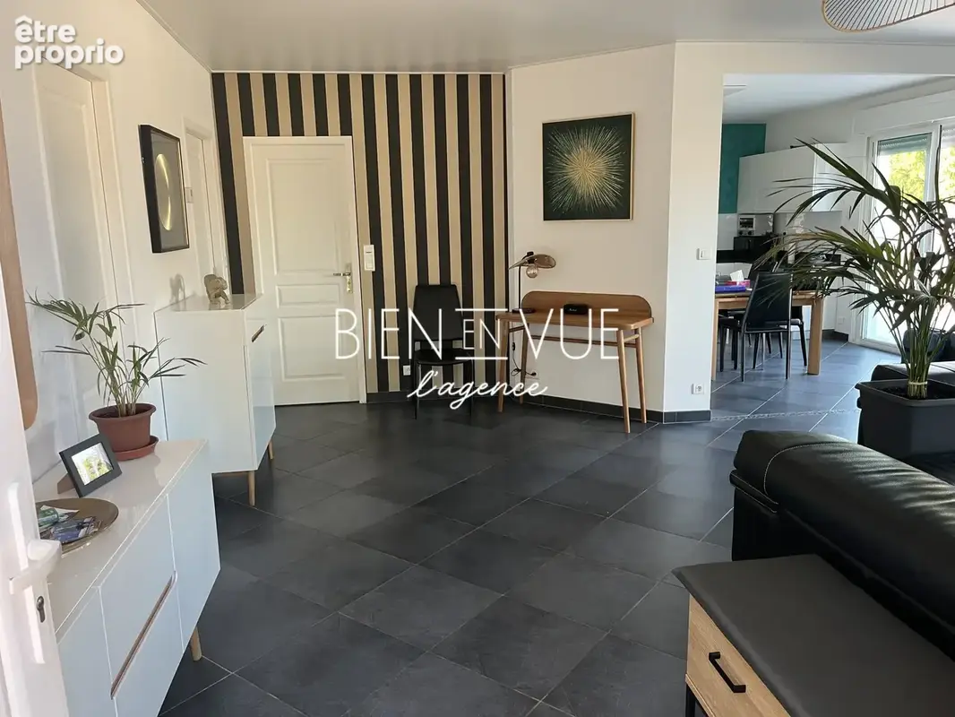 Exclusivité   Maison 118 m2 entièrement rénovée avec piscine, garages et au calme - photo 3