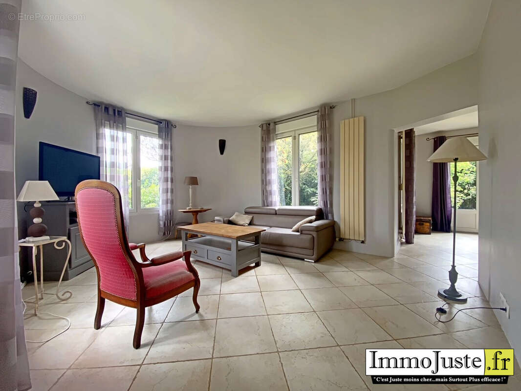 Maison à LES ESSARTS-LE-ROI