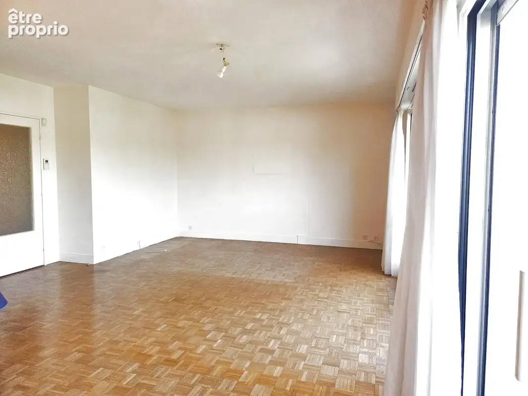 Bel appartement familial de 4 pièces avec balcons et parkings   À fort potentiel ! - photo 3