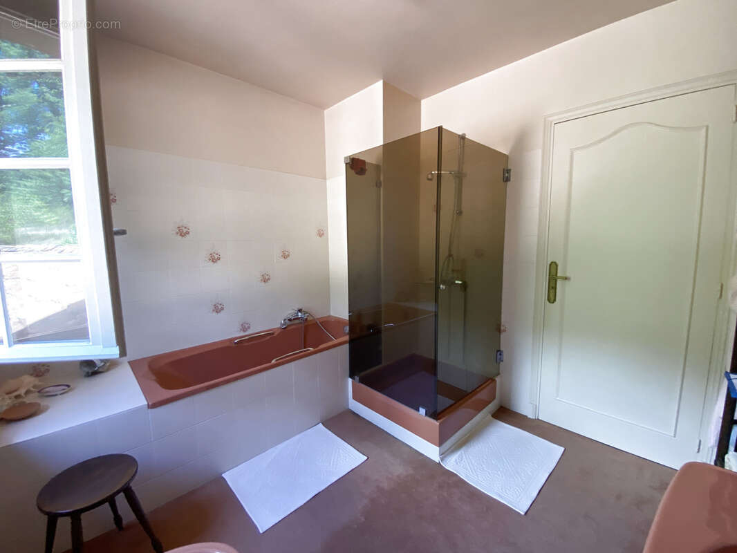 Maison à LATRONQUIERE