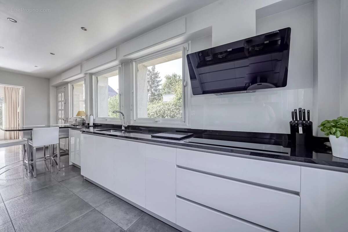 Maison à LA CELLE-SAINT-CLOUD