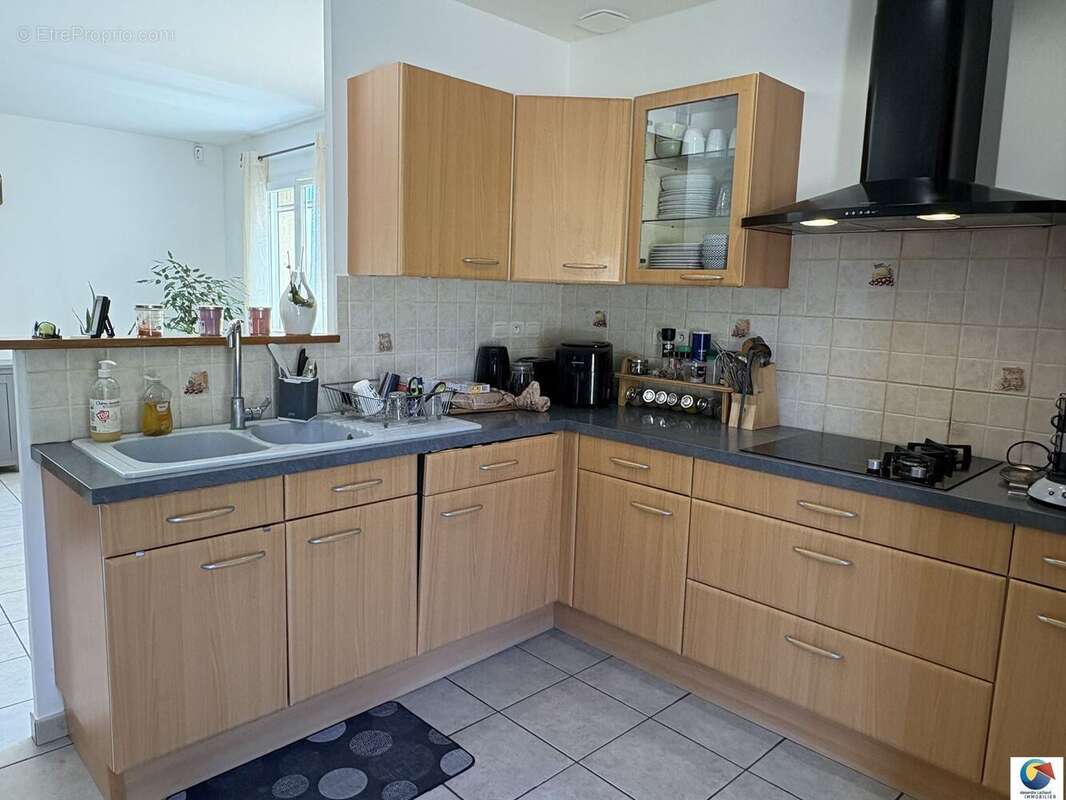 Maison 95 m² à La Cote-Saint-Andre  - photo 6