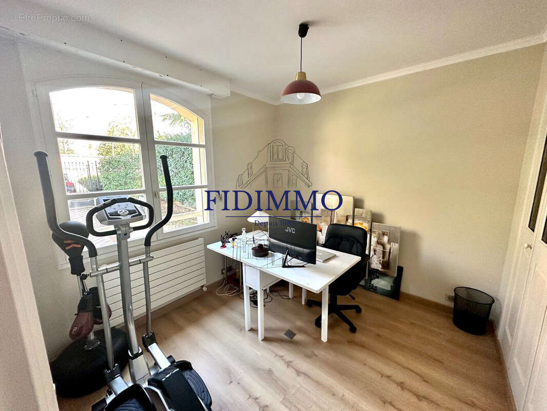 Maison à CHENNEVIERES-SUR-MARNE