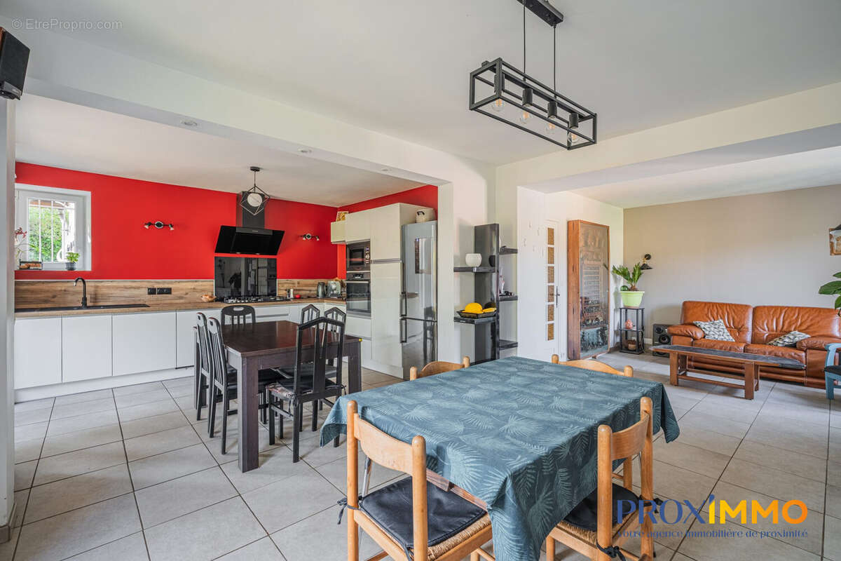 Maison 128 m² à Saint-Geoire-En-Valdaine  - photo 9