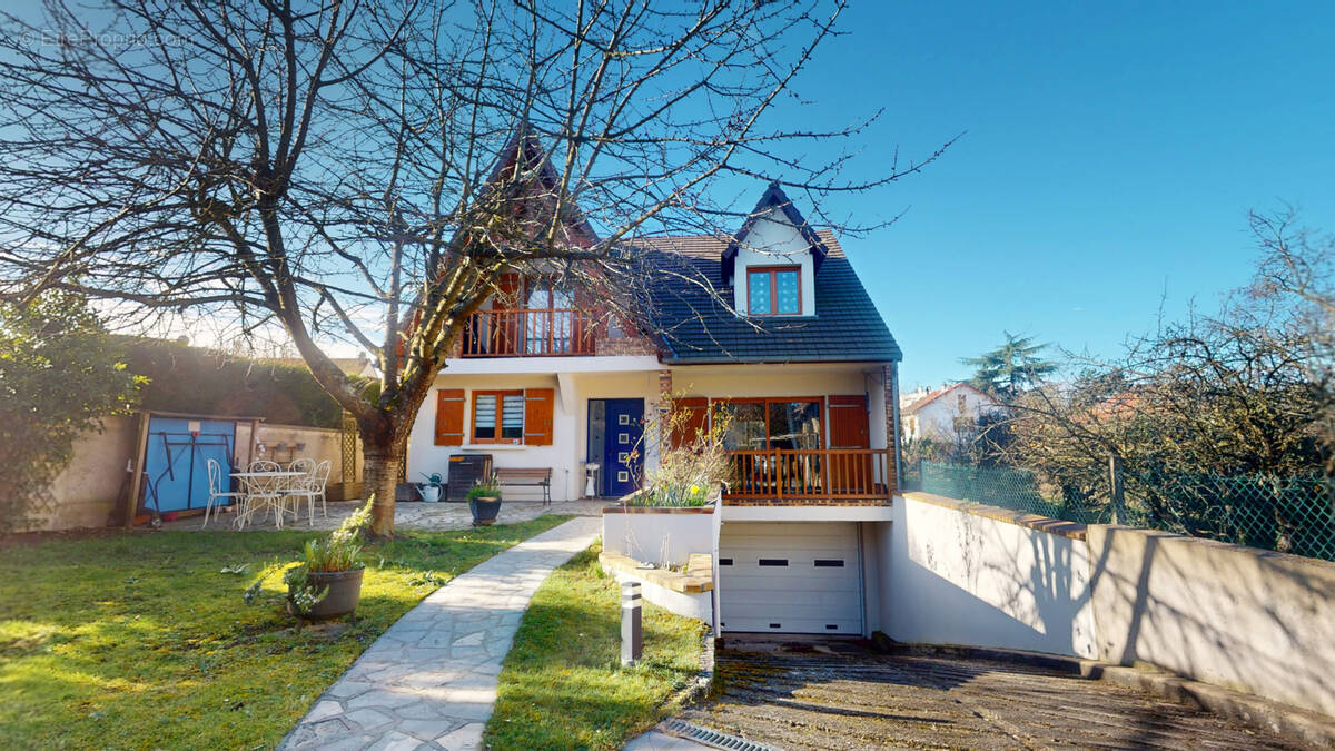Maison à SARTROUVILLE