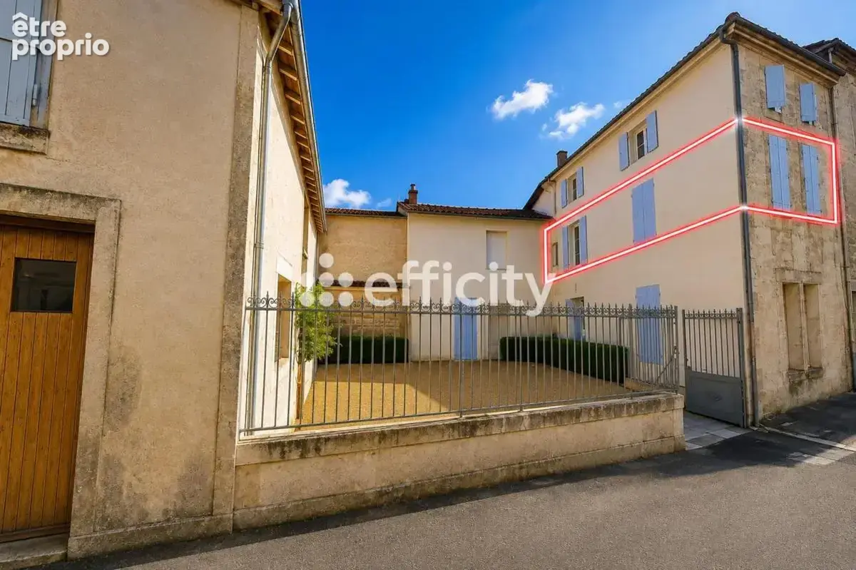 Appartement à SAINT-JEAN-D'ANGELY