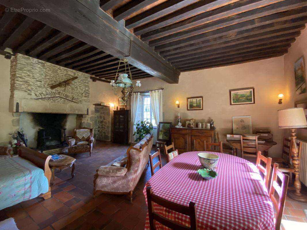 Maison à BUSSEROLLES