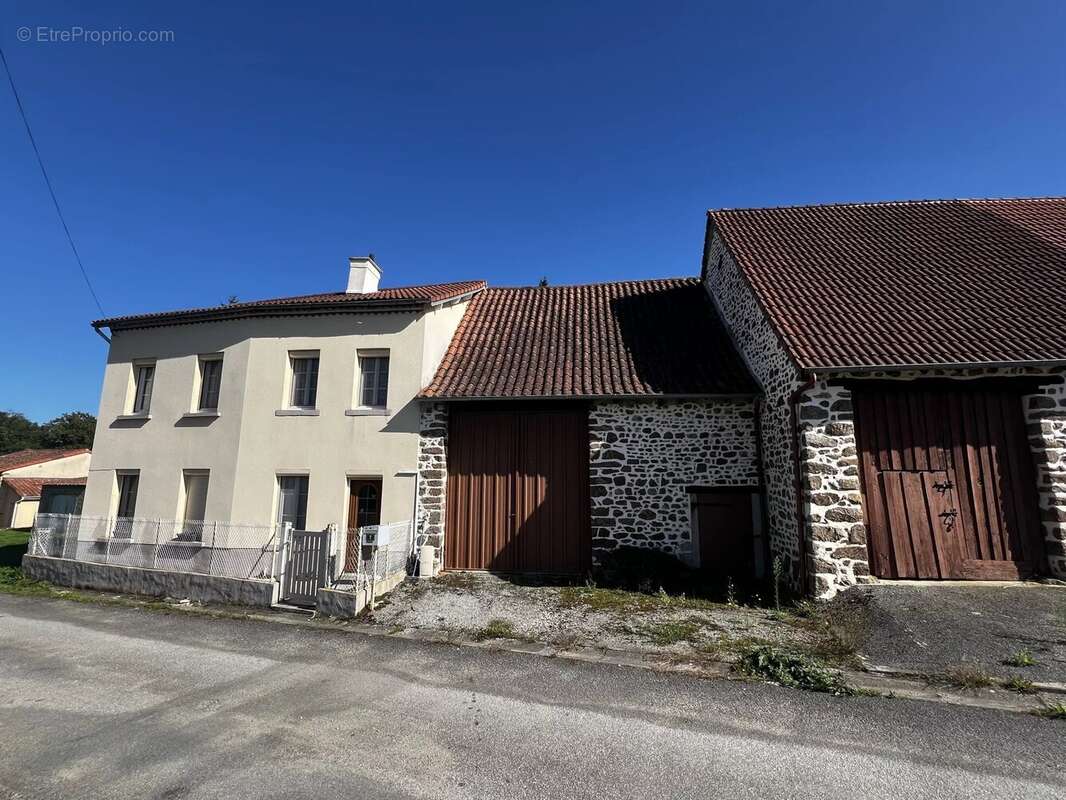 Maison à MAGNAC-LAVAL