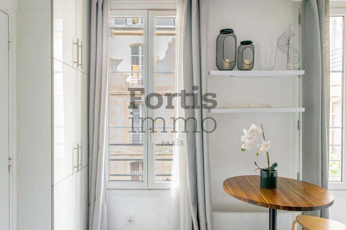 Appartement à PARIS-2E