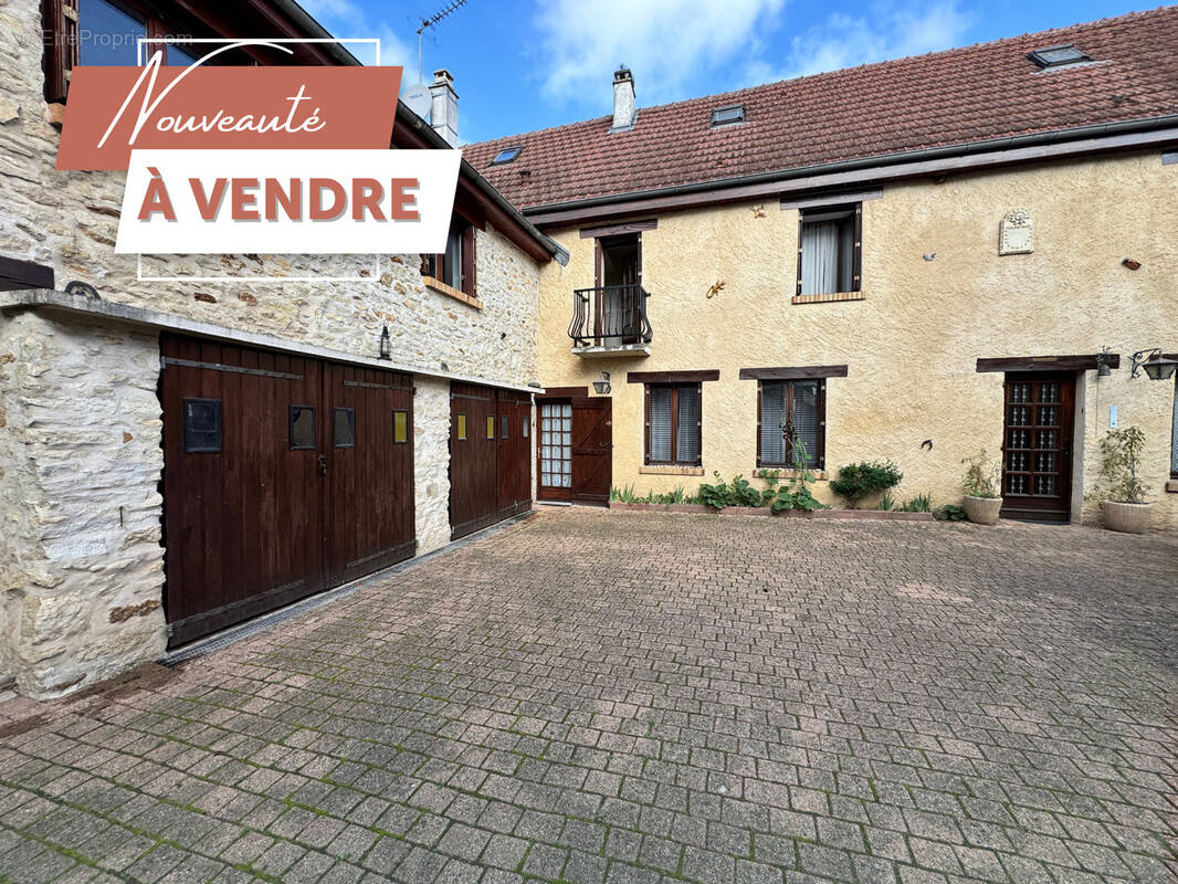 Maison à ISSOU