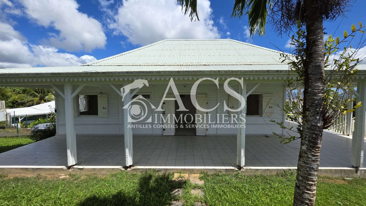 A vendre Charmante maison T4 avec piscine, jardin et grand garage à SAINT-JOSEPH - photo 3
