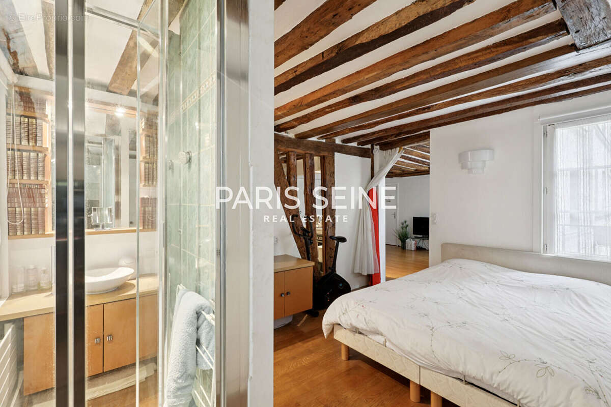Appartement à PARIS-1E