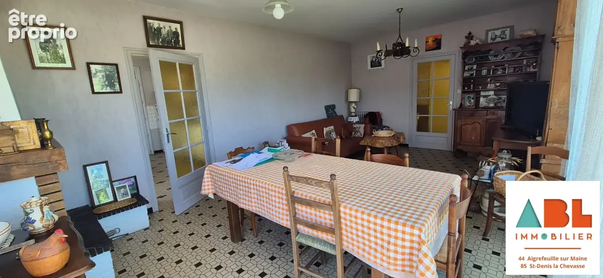 Maison 4 chambres avec sous-sol aménagé et 2 garages  - Centre de Montaigu - photo 5