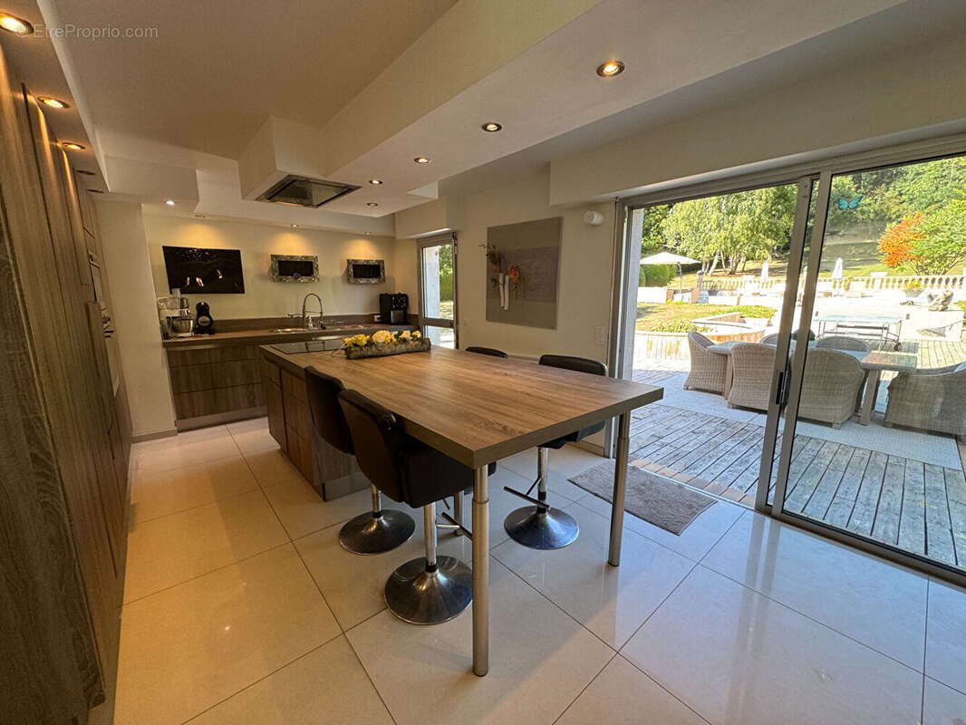 Maison à LES MESNULS