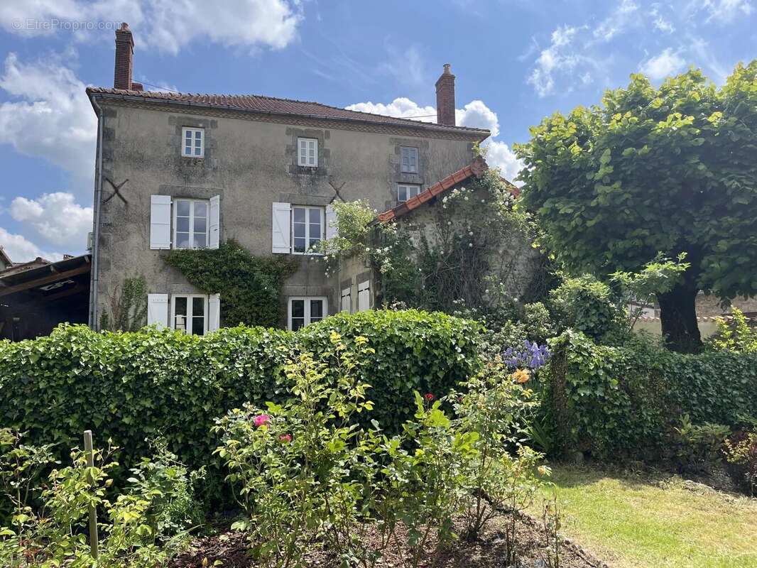 Maison à THIAT