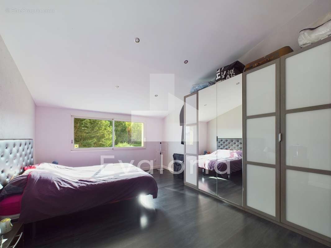 Maison 5 pièces de 130 m² sur un terrain de 800 m² avec piscine  - photo 8