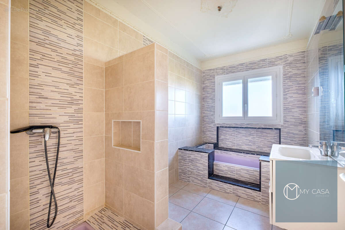 Maison à SAINT-PIERRE-DE-CHANDIEU