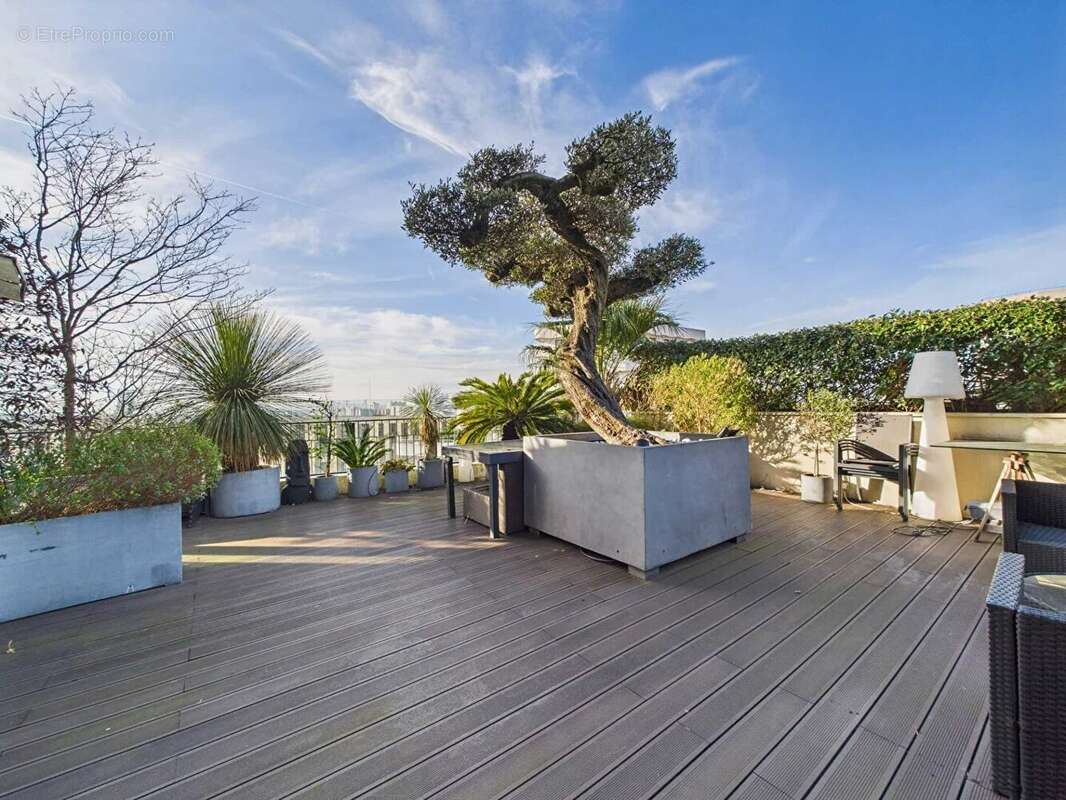 Appartement à PARIS-17E