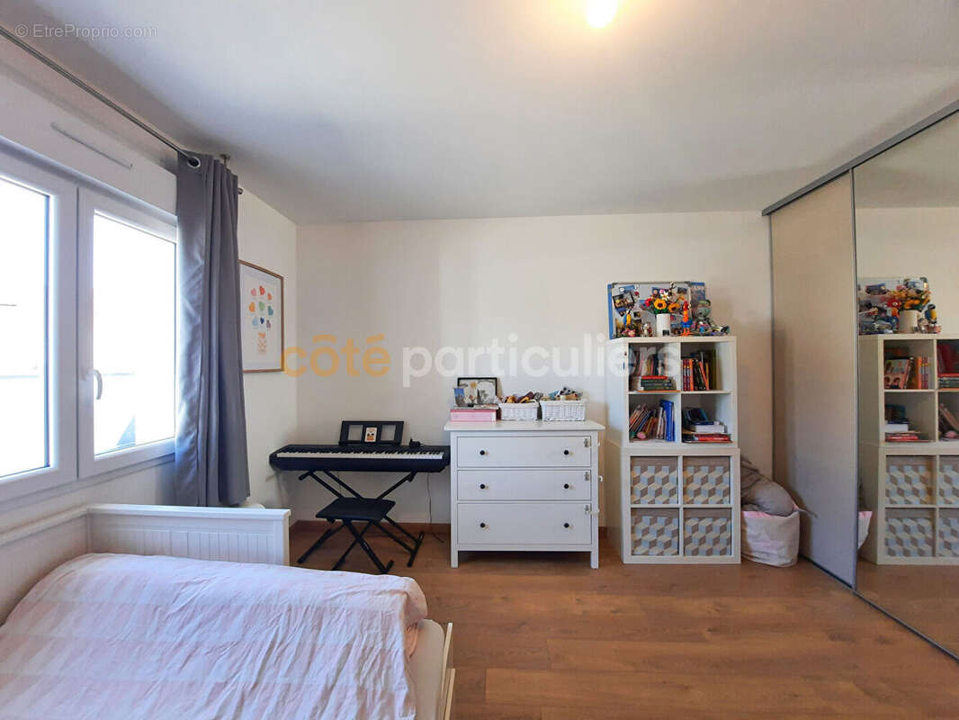 Maison de plain-pied de147 m² - 6 pièces - Crissey - photo 15