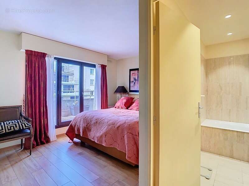 Appartement à SURESNES