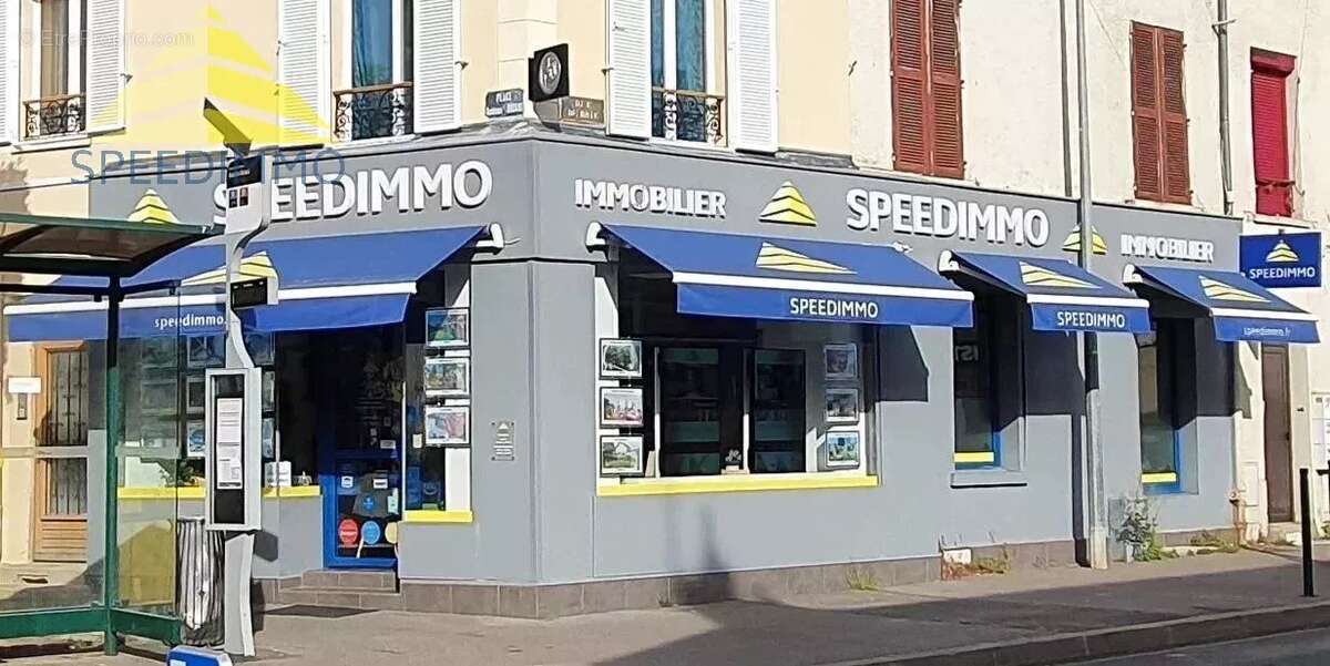 Terrain à MANDRES-LES-ROSES