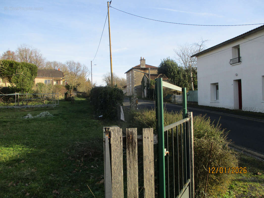 Terrain à VAUX