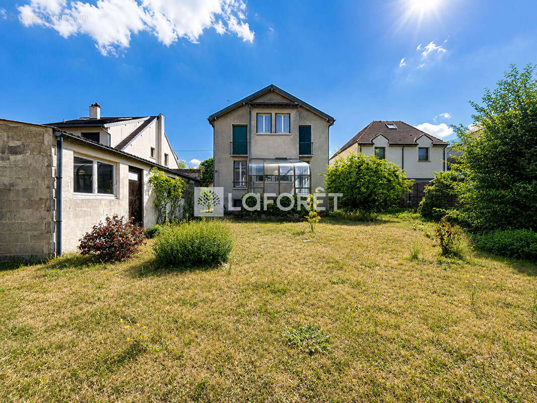 Chatou limite Le Vésinet -  Maison familiale 5 chambres avec jardin, sous-sol total et proche gare Vésinet-Le Pecq - photo 2