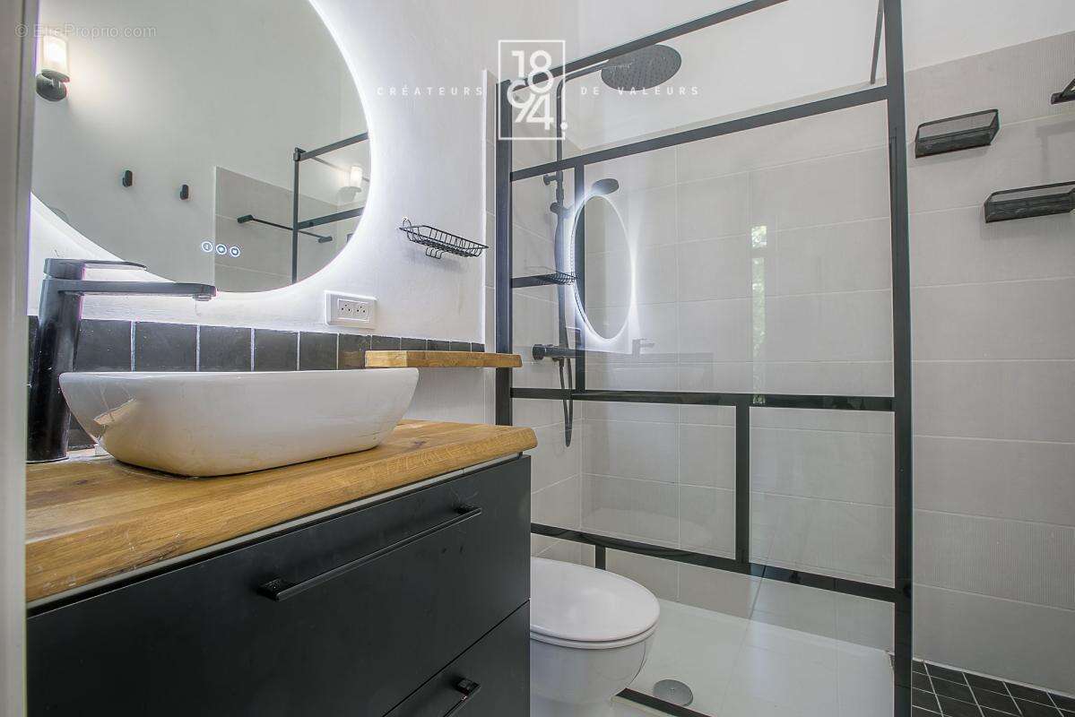 Appartement à MARSEILLE-4E