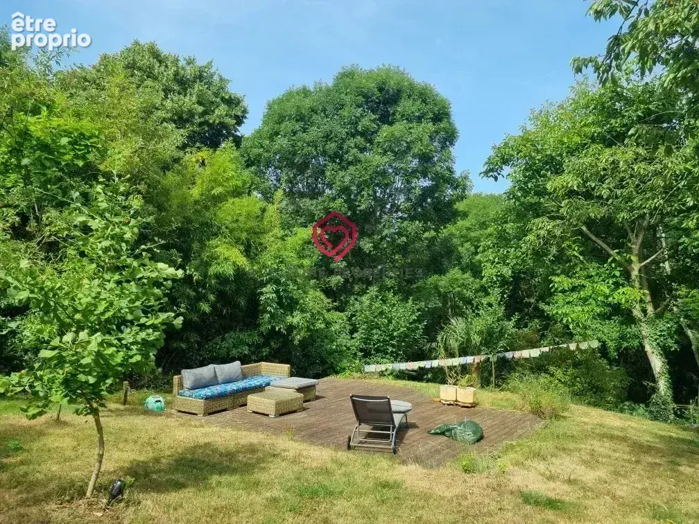 Maison urbaine spacieuse rénovée écologiquement avec dépendance et jardin - photo 16