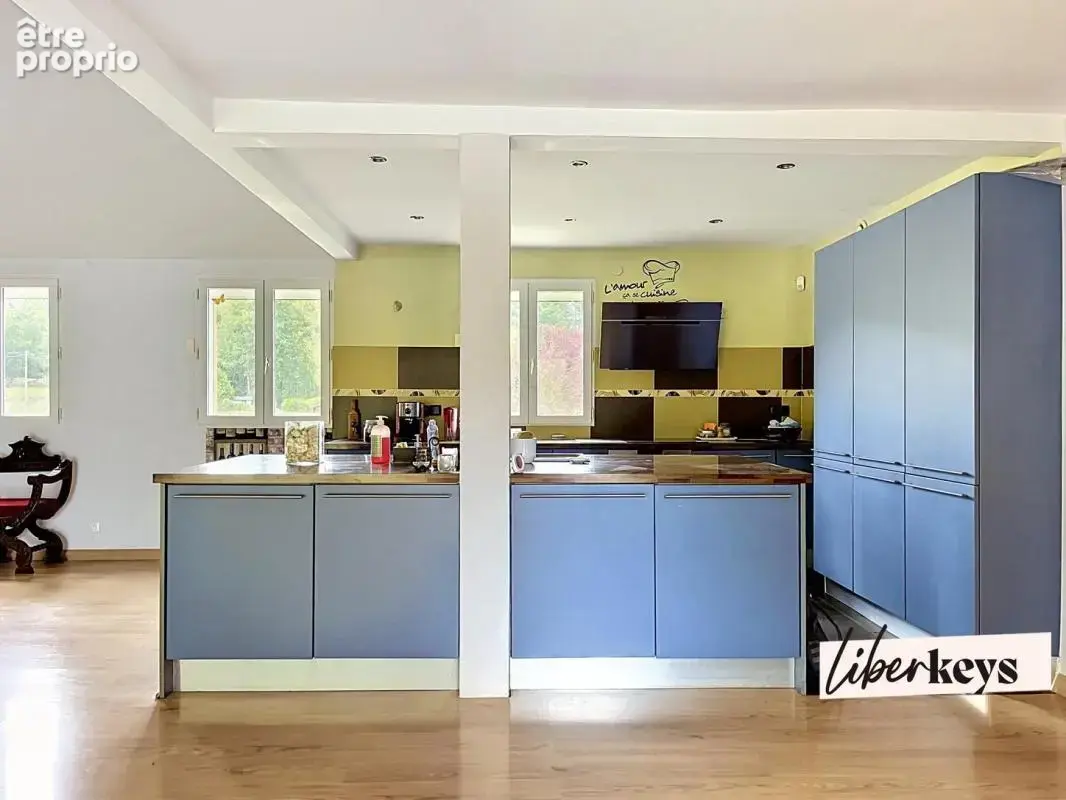 Au cœur du Perche – Maison familiale de 208 m² avec pièce de vie de 79 m², sous-sol total et dépendance - photo 3