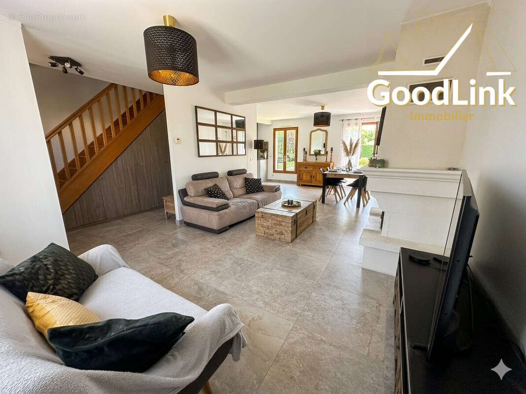 Maison à LE COUDRAY-MONTCEAUX